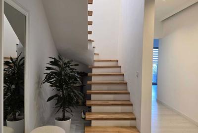 Casă cu 4 camere în Unirii