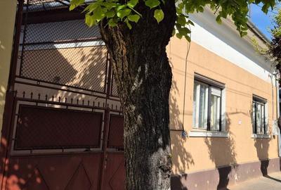 Casă cu 4 camere în Central - 1