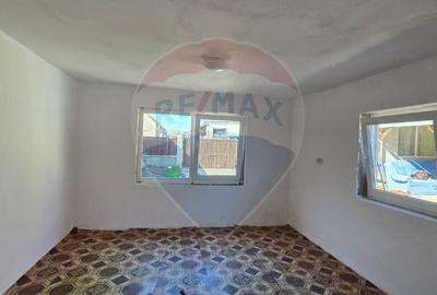 Casă cu 5 camere cu Teren 1076 Mp în Exterior Sud - 7