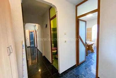 Apartament cu 3 camere decomandat, mobilat în Mangalia - 5
