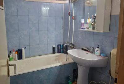 Vand apartament 2 camere Etaj 3 - 4