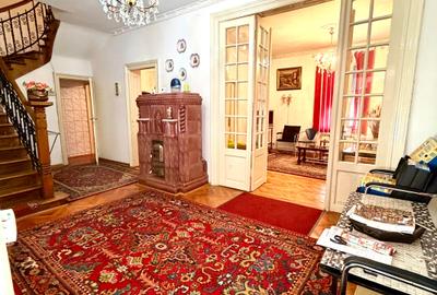 Casă cu 9 camere cu Garaj în P-ța Unirii - 3