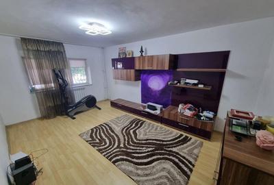 INEL 2 ELIBERARII-apartament 3 camere decomandat