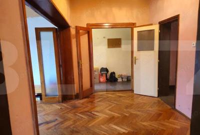 Apartament cu 4 camere decomandat în Central - 2