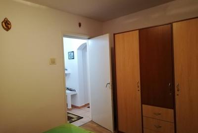Proprietar, vând apartament 2 camere decomandate, zona Narcisa - 9