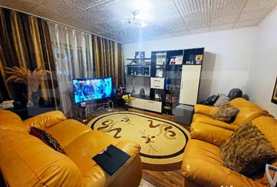 Apartament cu 3 camere decomandat, mobilat în Micro 4 - 6