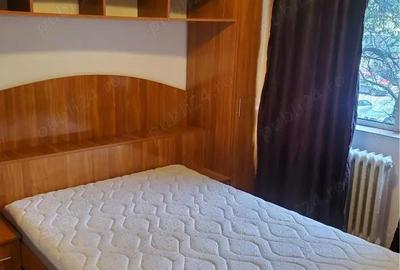 Drumul Taberei Compozitorilor Bulevardul 1 Mai vis a vis de restaurant Hanul Drumetului , etaj 1