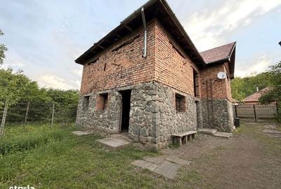 Casă cu 4 camere în Văleni - 2