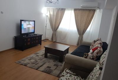 Apartament cu 3 camere decomandat în P-ța Victoriei