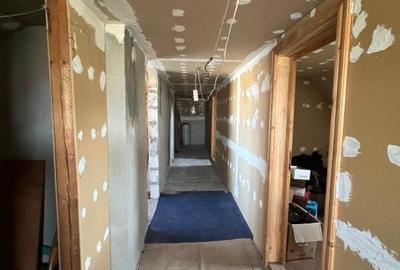 Casă cu 10 camere cu Teren 181 Mp în Rovine - 1
