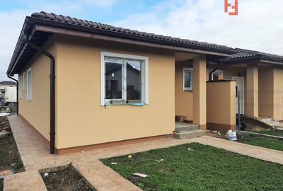 Duplex cu 4 camere cu Canalizare în Moșnița Nouă - 2