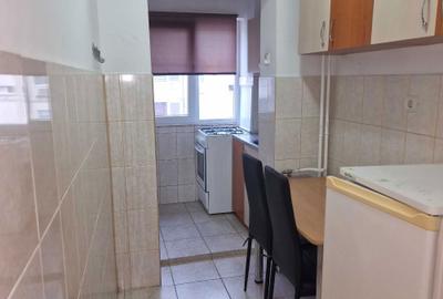 Garsonieră decomandată în Decebal - 2