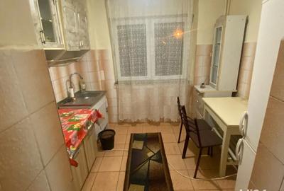 Apartament cu 2 camere semidecomandat în Craiovița Nouă