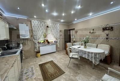 Casă cu 9 camere cu Teren 303 Mp în Central - 17