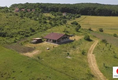 Casa cu teren 4.6 hectare la 17 km de Targu Mures - 1