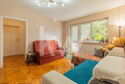 Apartament cu 3 camere semidecomandat, mobilat în Planete