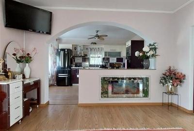 Vila de vanzare P+1 si  4200 mp teren in Com Livezi - 5
