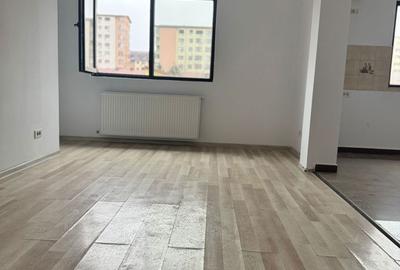 Apartament cu 2 camere semidecomandat în Ghencea