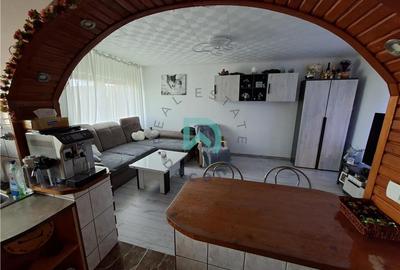 Apartament cu 3 camere decomandat în Astra