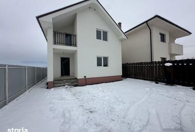 Casă cu 5 camere cu Teren 500 Mp în Gilău