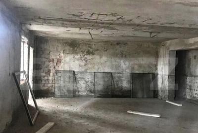 Spațiu comercial, de 1,250 mp, în Central - 4