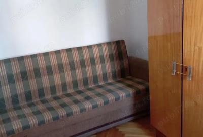 Proprietar chirie Strand 2 camere decomandat etaj 2