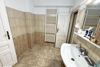 Apartament cu 3 camere în Orașul Nou
