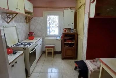 Apartament cu 3 camere decomandat în Micro 16