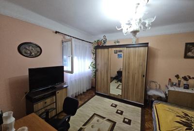 Casa cu 2 apartamente 3 cam | 140 mp | 3 Boxe +17mp | pod +45 mp | Decebal - 32