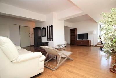 Apartament cu 4 camere decomandat, mobilat în Dacia