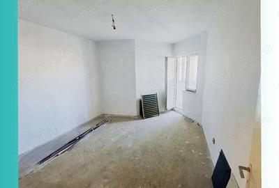 Apartament cu 3 camere decomandat în Narcisa