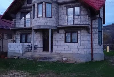Casa tip vila, aproape de Manastirea Barsana
