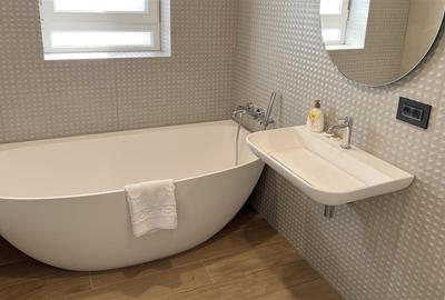 Apartament cu 3 camere decomandat, mobilat în Tractorul - 25