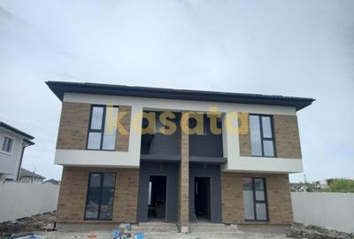 Duplex cu 4 camere cu Canalizare în Sud-Est