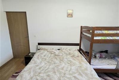 Apartament cu 3 camere semidecomandat, mobilat în Km 4-5 - 11