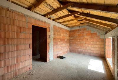 Casă cu 3 camere cu Teren 305 Mp în Urseni - 2