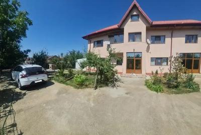Vilă tip duplex, Adunații Copăceni