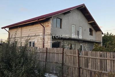Casa cu mansarda, la rosu, in Lazu - 16
