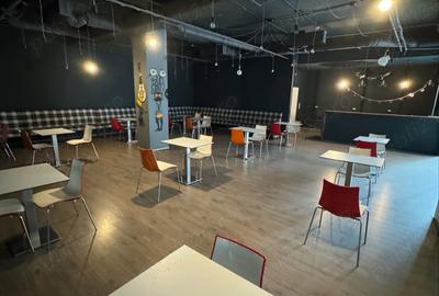 Spațiu comercial, de 100 mp, în Central - 4