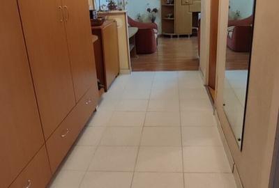 Apartament cu 3 camere decomandat în Moșilor