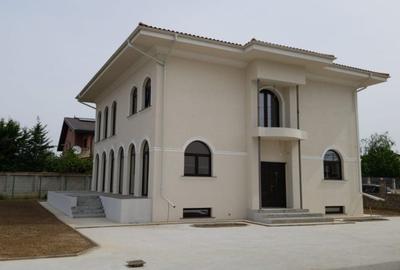 Casă individuală cu 9 camere cu Canalizare în Sisești - 2