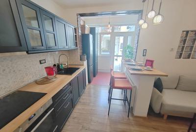 Apartament cu 3 camere semidecomandat, mobilat în P-ța Victoriei - 1