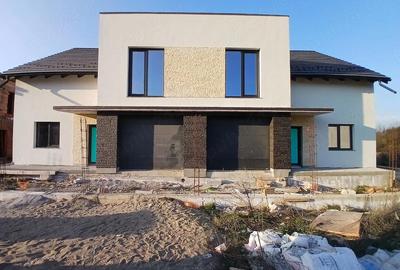 Casă cu 3 camere cu Teren 270 Mp în Central - 1