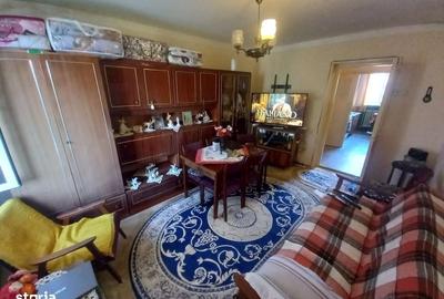 Apartament cu 3 camere decomandat în Săsar