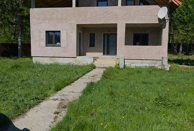 Casă cu Teren 1000 Mp în Mănăstirea Cașin - 1