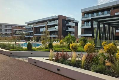 Apartament cu 4 camere decomandat în Titan