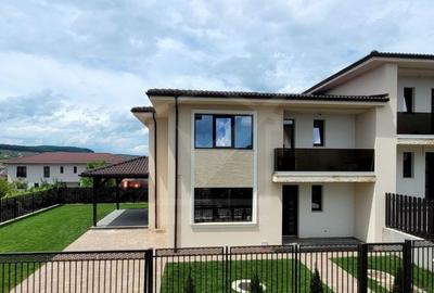 Duplex cu 4 camere cu Canalizare în Chinteni - 8