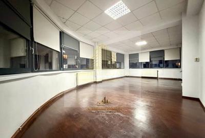 Spațiu comercial, de 106 mp, în Central - 6