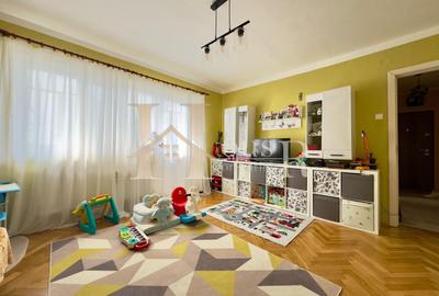 Apartament cu 3 camere decomandat, mobilat în Dâmbovița