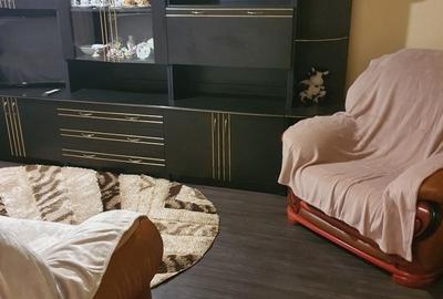 Apartament cu 3 camere semidecomandat în Tineretului